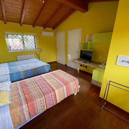 Lussuosa Villa Vicino Alla Stazione Caronno Pertusella Dış mekan fotoğraf