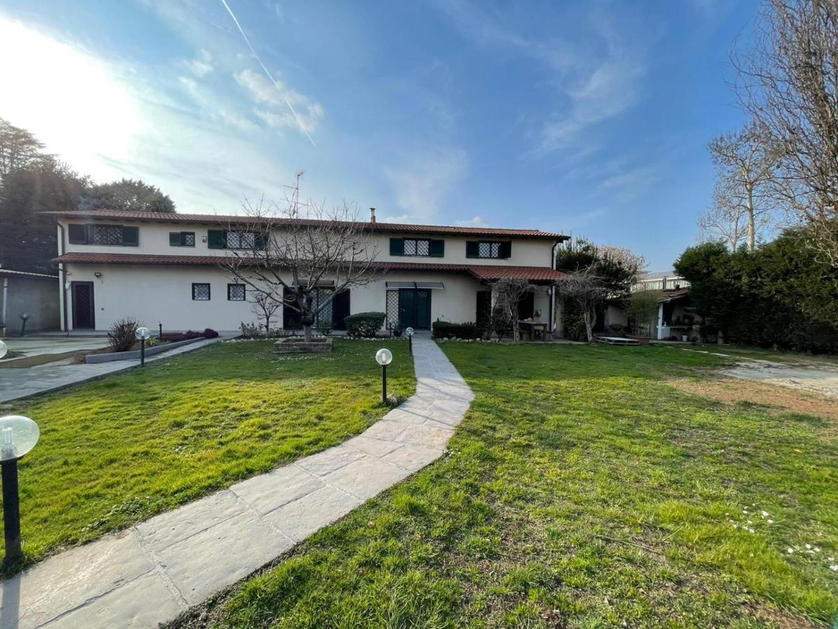 Lussuosa Villa Vicino Alla Stazione Caronno Pertusella Dış mekan fotoğraf