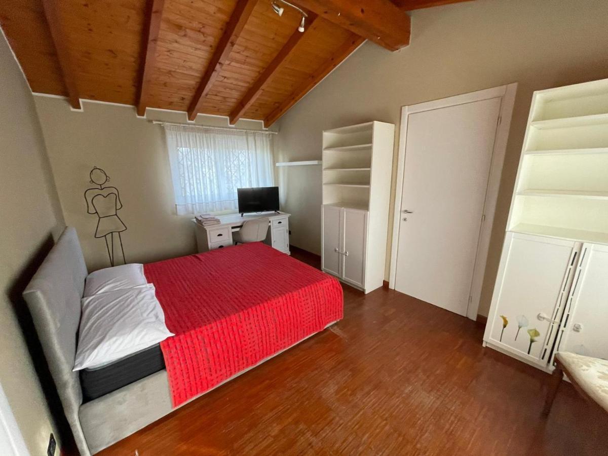 Lussuosa Villa Vicino Alla Stazione Caronno Pertusella Dış mekan fotoğraf
